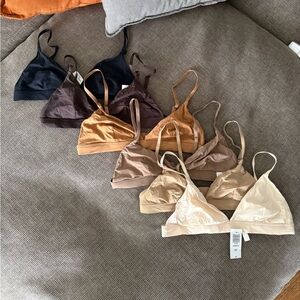 Aritzia Talula Soft Triangle Bralette (Set of 6)